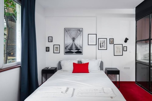 Central Art-Inspired Flat with Private Garage 13 Flataway