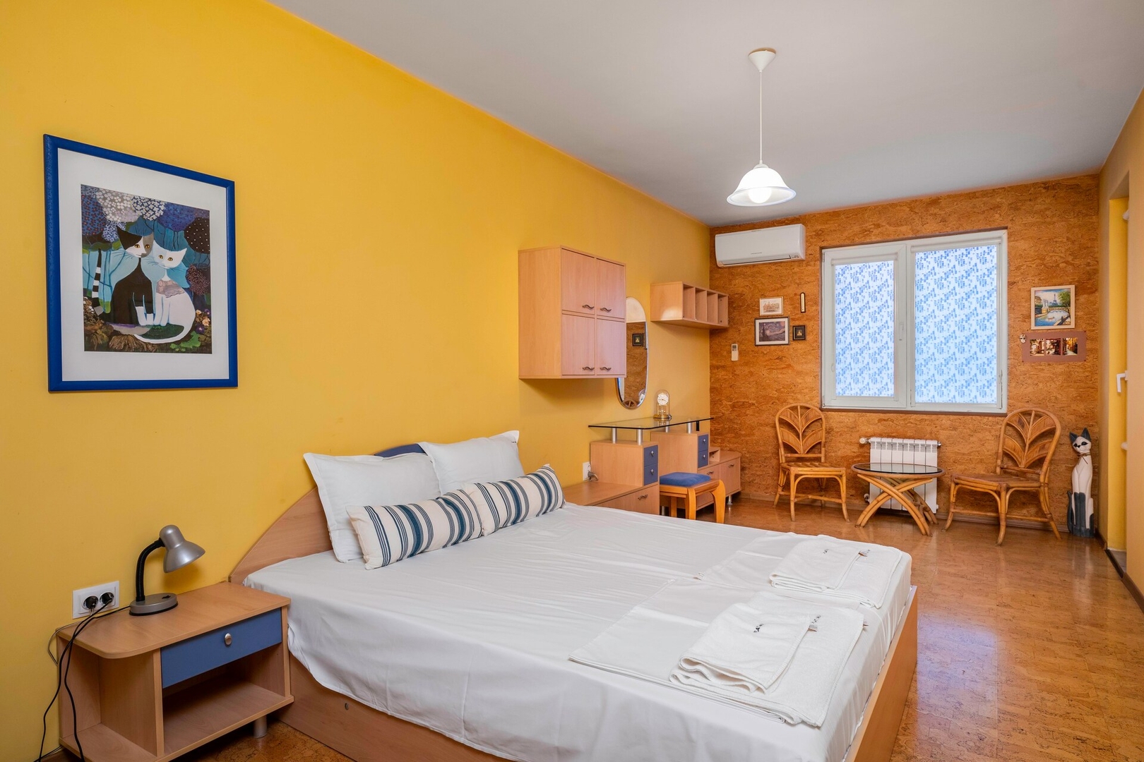 Vintage and Cozy 2BD Apartment in Prime Location 2 Flat Manager Booking