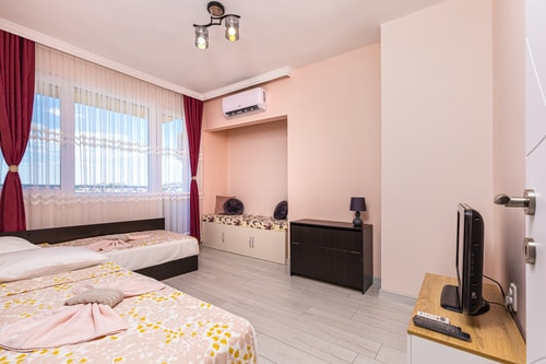 Bright Modern 2BD Apartment with Panoramic View 7 Flat Manager Booking
