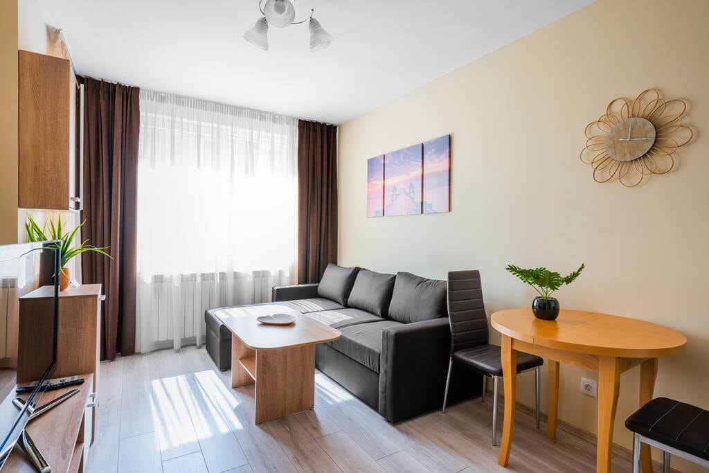 1-Bedroom Flat with Balcony in Sofia Center Flataway