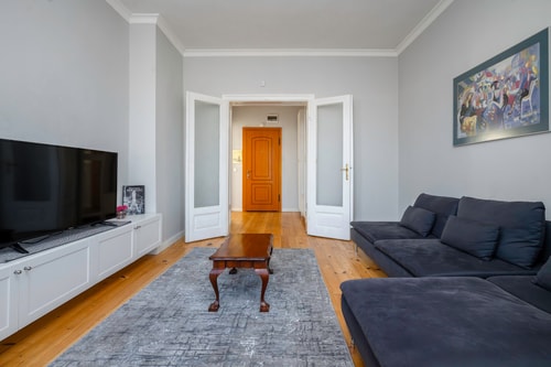 Charming 1BD Apartment Next to Women's Market 5 Flat Manager Booking