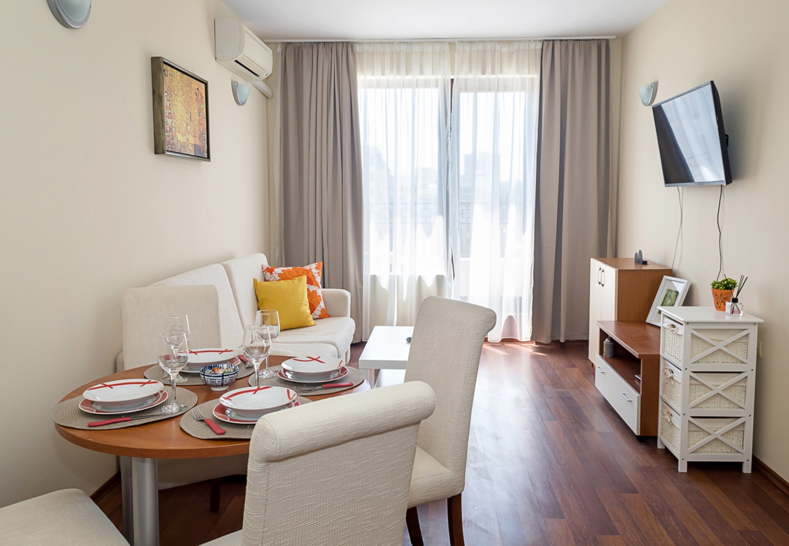 Beachfront Bliss-1BR Sea View Flat in Golden Sands 11 Flat Manager Booking