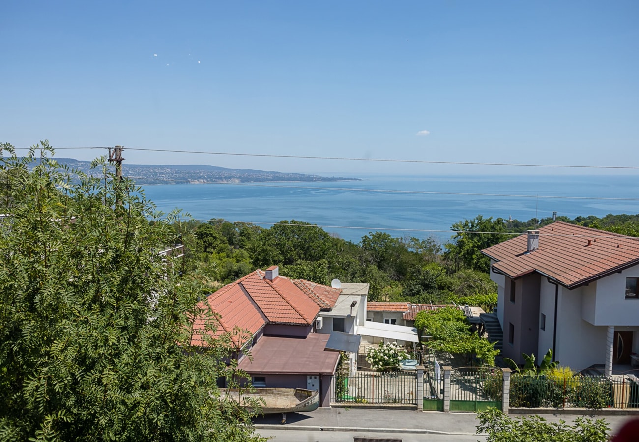 Cozy Sea-View Flat with Balcony in Galata, Varna 16 Flat Manager Booking