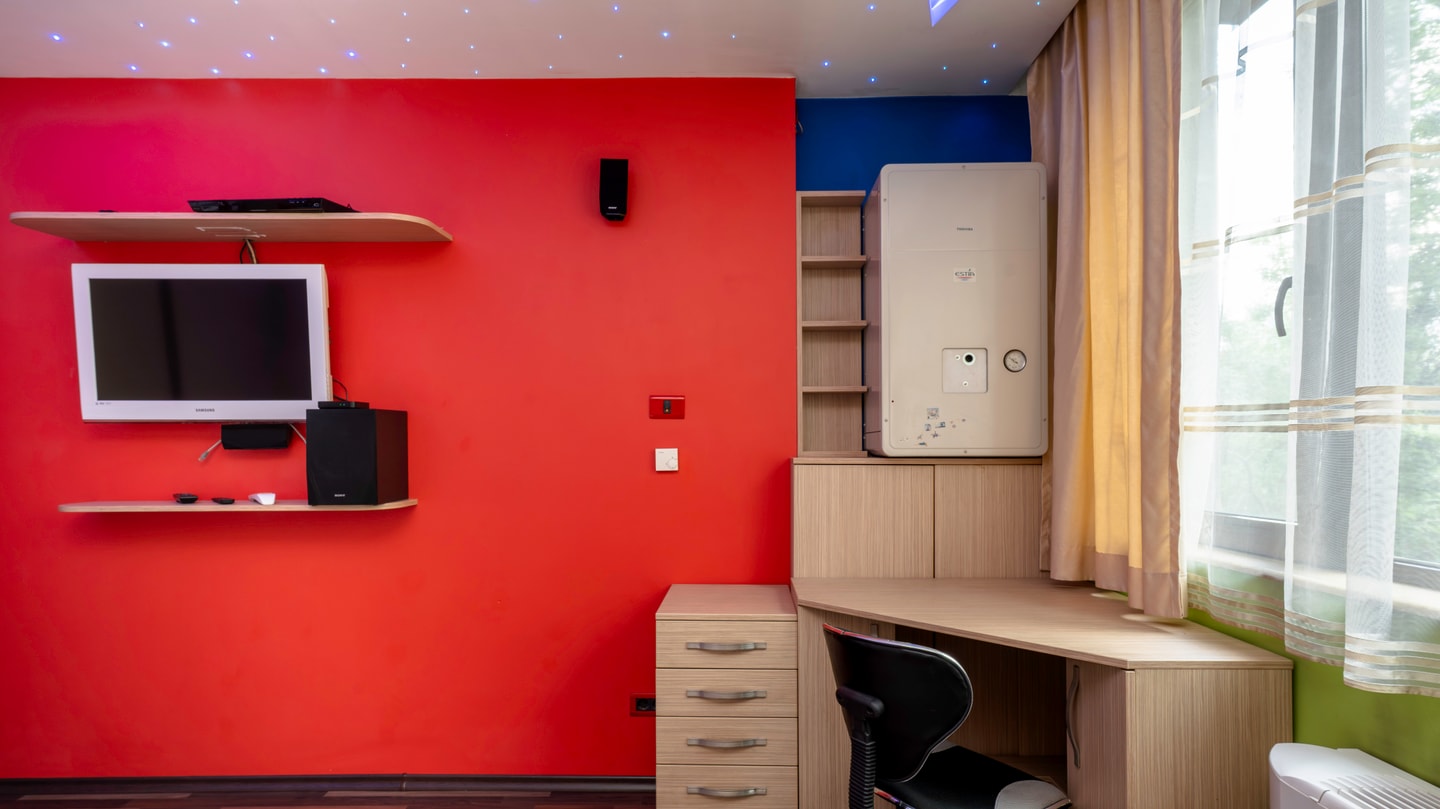Valeri Pirotska 1BD · Central 1BD Apartment Next to Women's Market 16 Flat Manager Booking