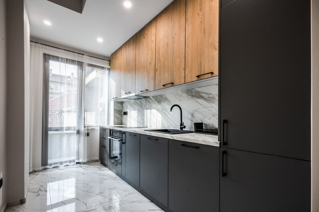 Marble Essence: 2BD Retreat in Top City Centre Flataway