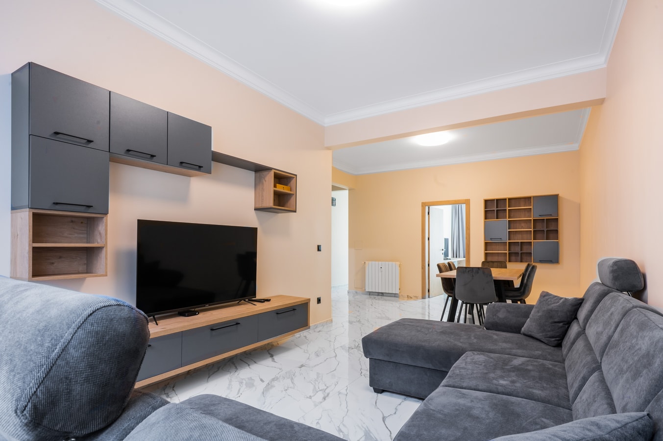 Marble Essence: 2BD Retreat in Top City Centre Flataway