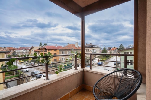 AeroLuxe Living 1BD Apartment 4 Flat Manager Booking