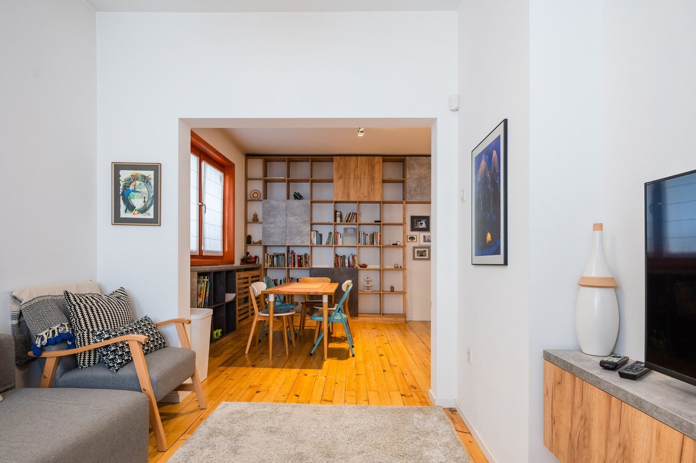 Colorful Getaway right next to NDK 7 Flat Manager Booking