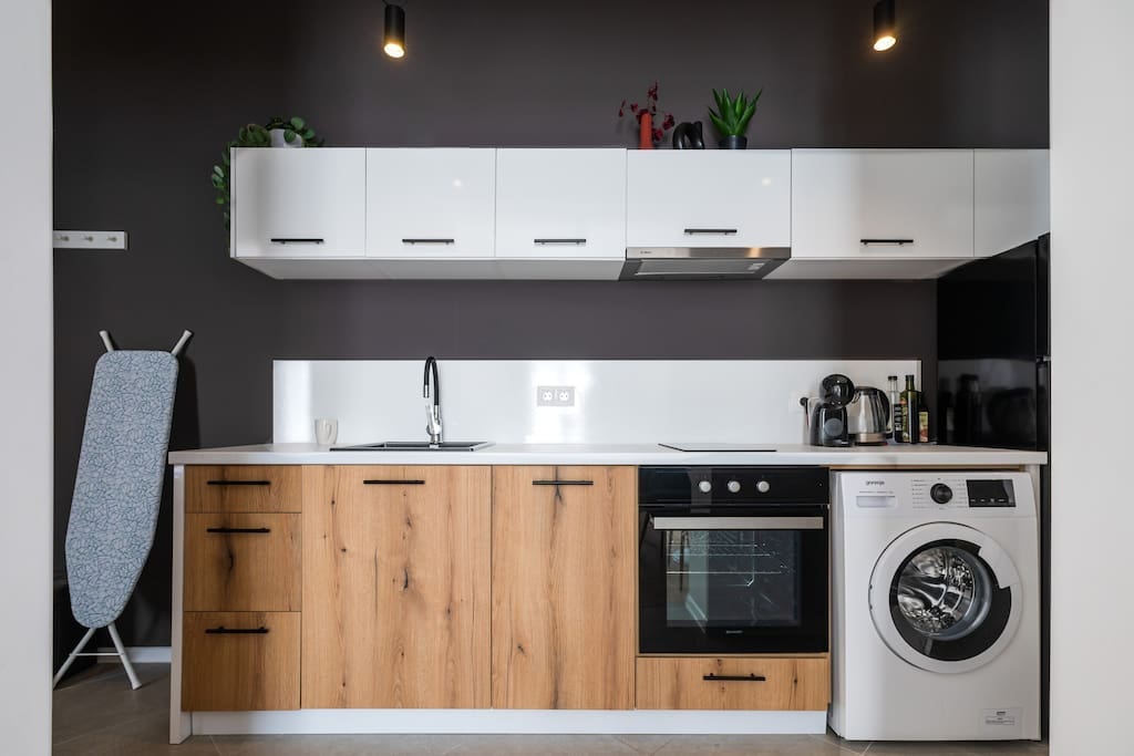 Light and Modern 2BD Flat Next To Women's Market Flataway