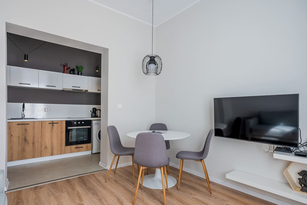Light and Modern 2BD Flat Next To Women's Market Flataway