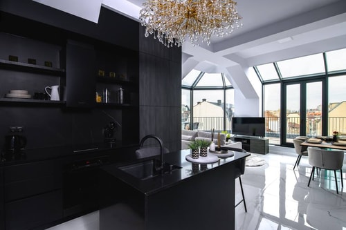 Exquisite Penthouse: Luxe Living with City Views 1 Flataway