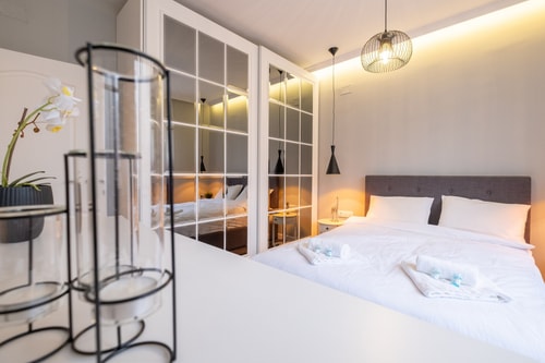 Designer & Cozy 2BD Flat In the city center 18 Flat Manager Booking