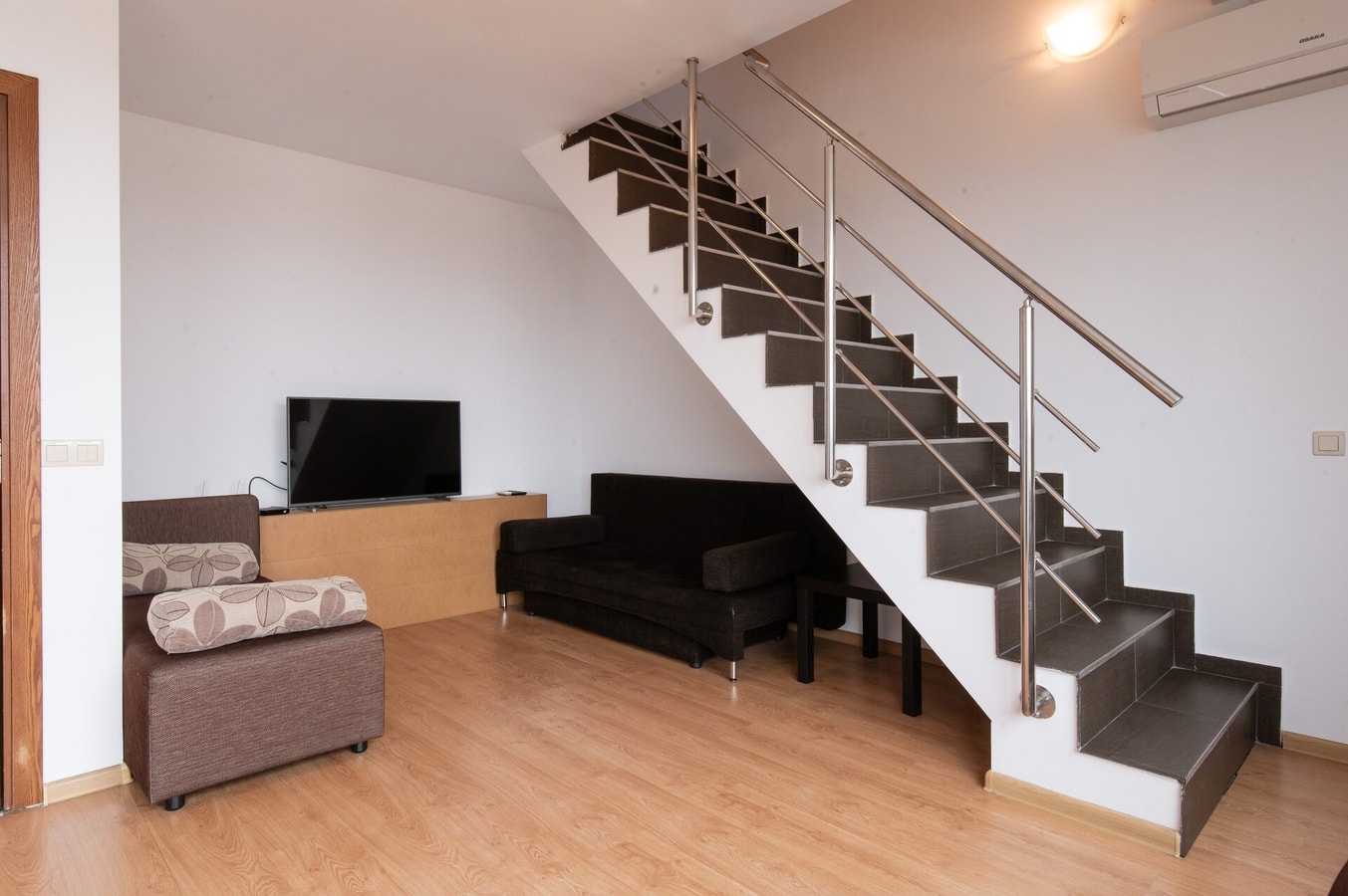One-Bedroom Maisonette with Spacious Terrace Flat Manager Booking