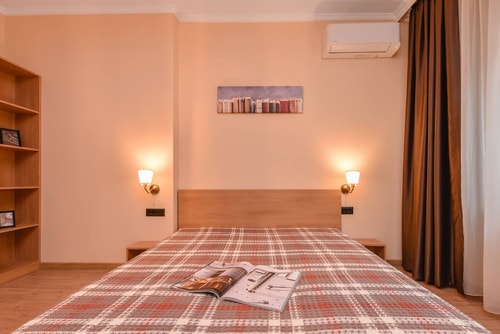 Sofia Dream Apartments - 3BD, 2BTHR - The Library 10 Flat Manager Booking