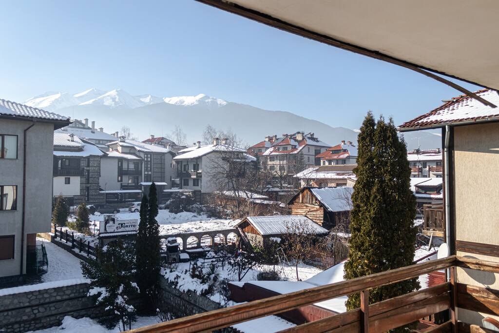 Cozy and Spacious House in The Heart of Bansko Flataway