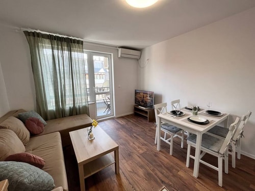 Central Cosy, Fully Renovated 2 BR apart 7 Flataway
