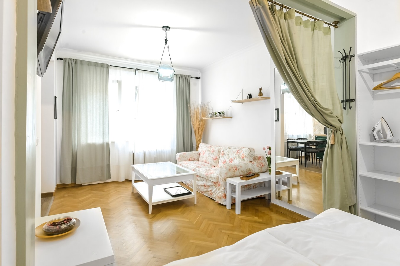 Floral Studio in the Heart of the City Flat Manager Booking