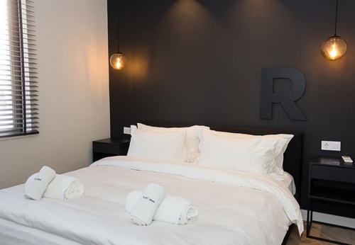 Central & Modern 2BD Apartment with Balcony 3 Flat Manager Booking