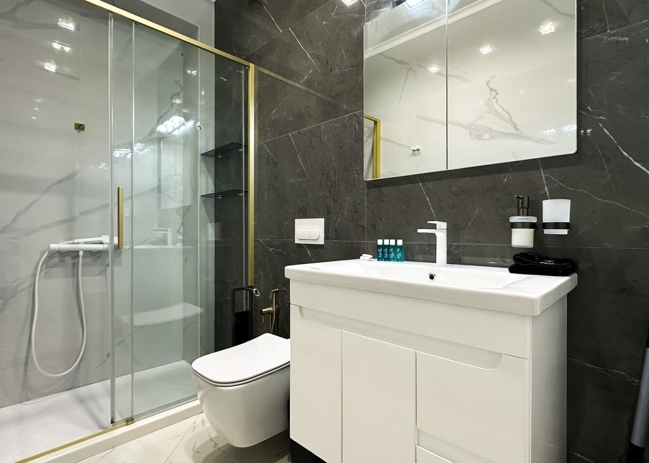 Designer 2BD Apt next to Eagle's Bridge 25 Flat Manager Booking