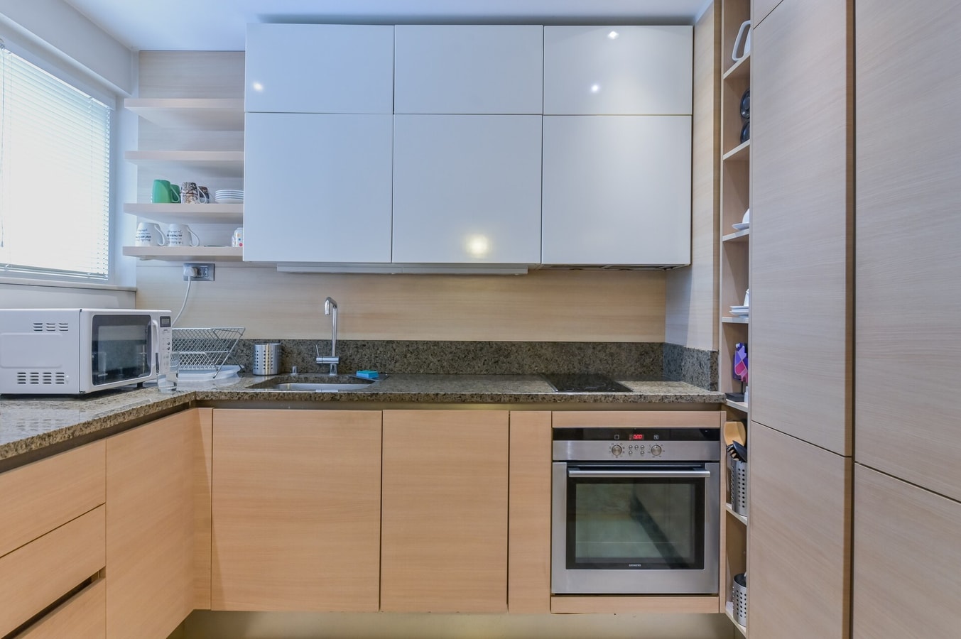 Stylish One-bedroom Flat with Amazing City View 4 Flat Manager Booking