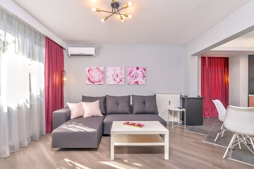 ROS? one bedroom designer apartment in city centre 6 Flat Manager Booking