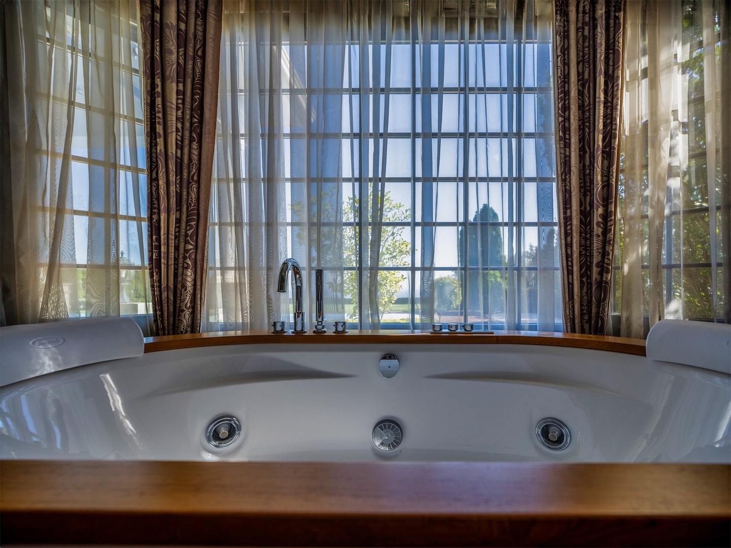 Luxury Villa with Pool- 4 Bedrooms in BlackSeaRama 10 Flat Manager Booking