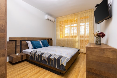 Bright and Cozy Apartment Next to a City Park 1 Flat Manager Booking