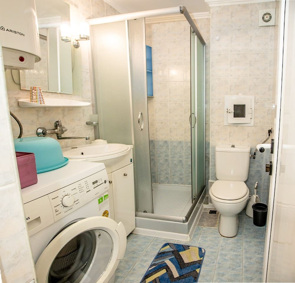 Spacious & Sunny Maisonette w/ Terrace near Centre 30 Flat Manager Booking