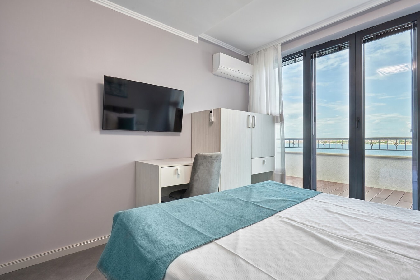 3BD Beach Paradise with a Stunning View + Parking 16 Flat Manager Booking