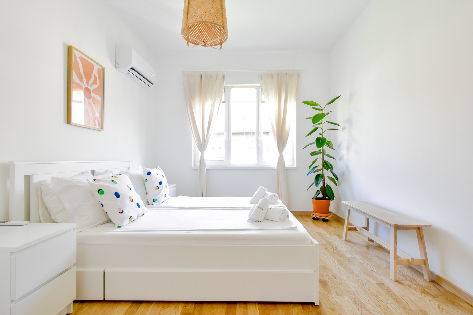 Scandinavian Charm - Central 1BD with Desk 4 Flat Manager Booking