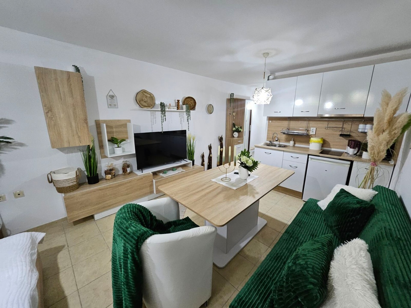 Tropical Chic Studio for Two – Ground Floor Escape 8 Flat Manager Booking