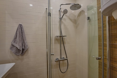 Modern 1BR Apt – Top Location, 4 min to Metro 5 Flat Manager Booking