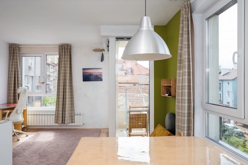 Bright and Cozy 1BD Apartment plus Desk 10 Flat Manager Booking