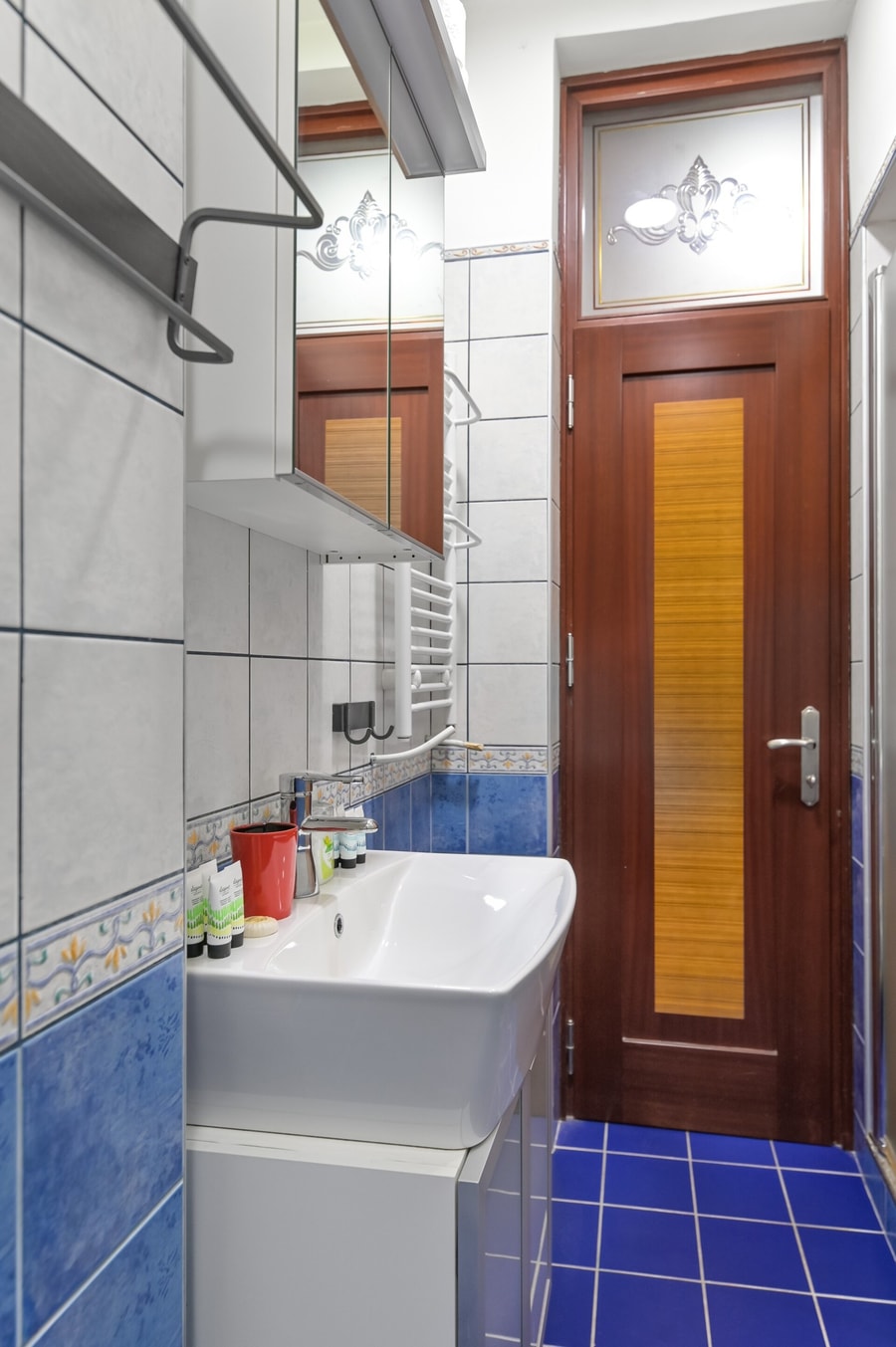 Life in Colors ~ Two-Bedroom Premium Apartment 23 Flat Manager Booking