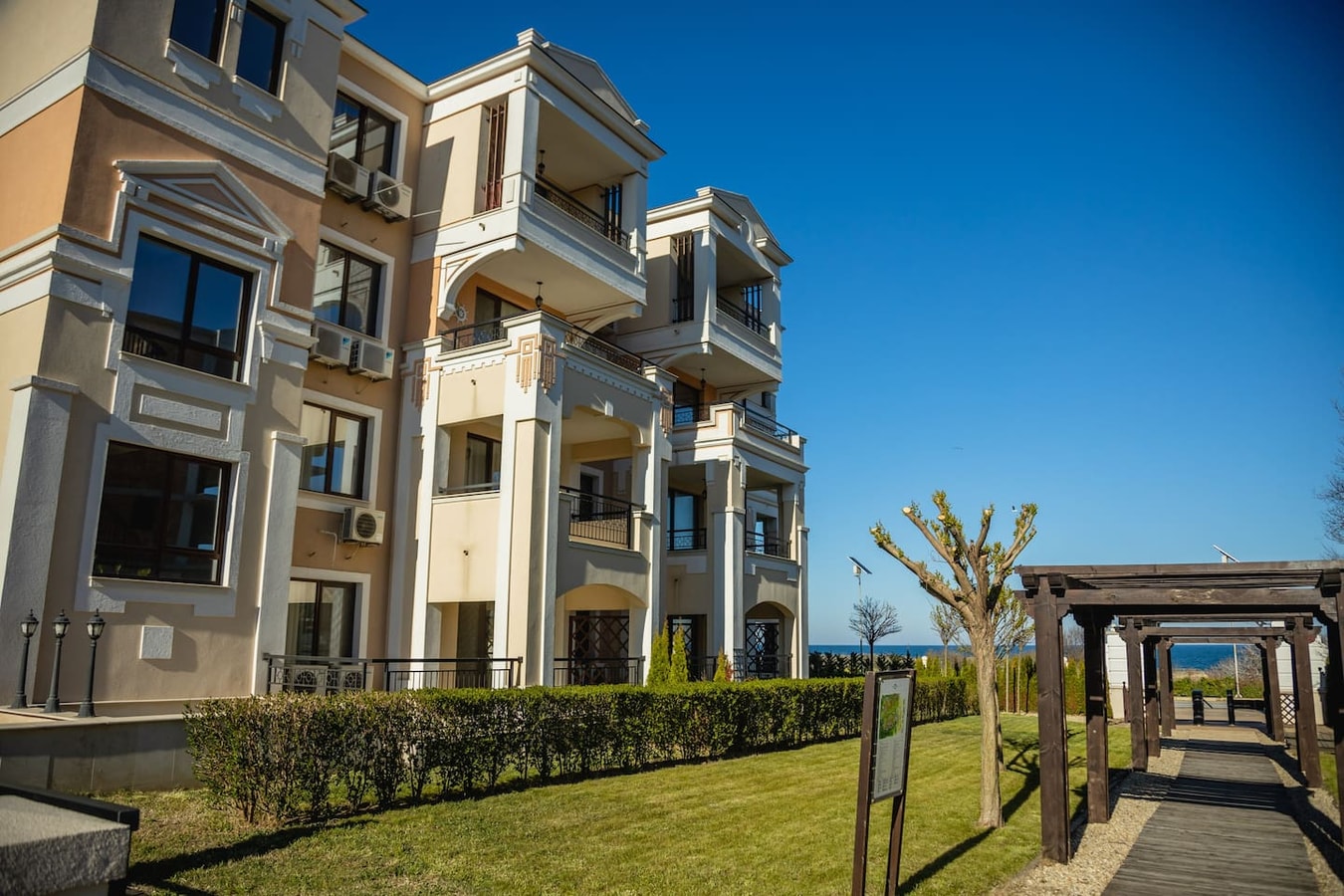 Green Life One-Bedroom Apartment with Sea View 24 Flat Manager Booking