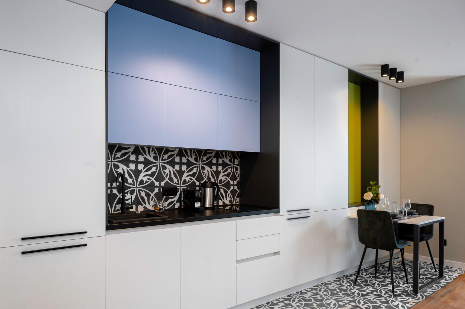 Aviva Living - Floral Studio 7.6 with Free Parking 10 Flat Manager Booking