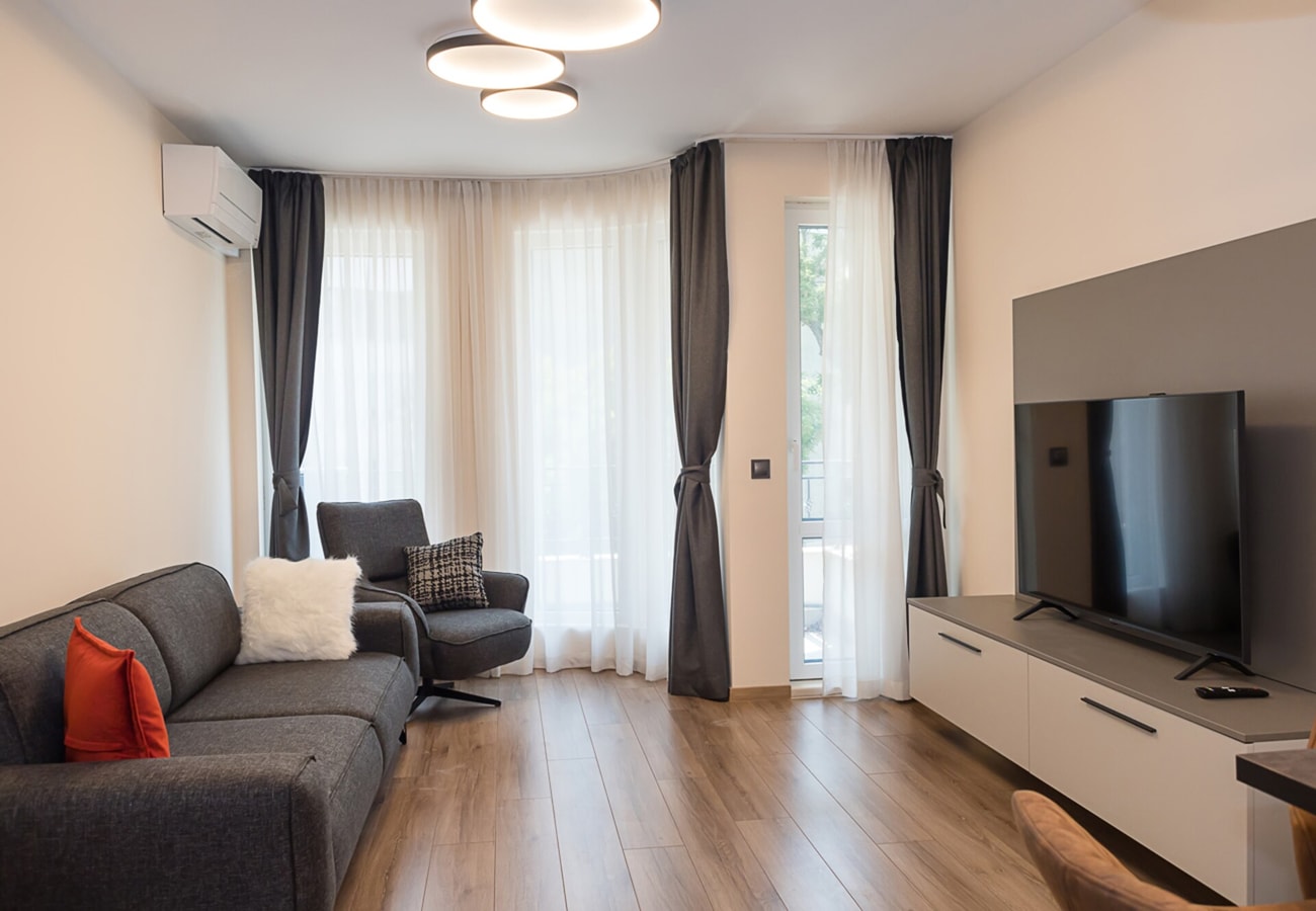 Exclusive Central Varna Apartment | 2 Beds+Parking Flat Manager Booking