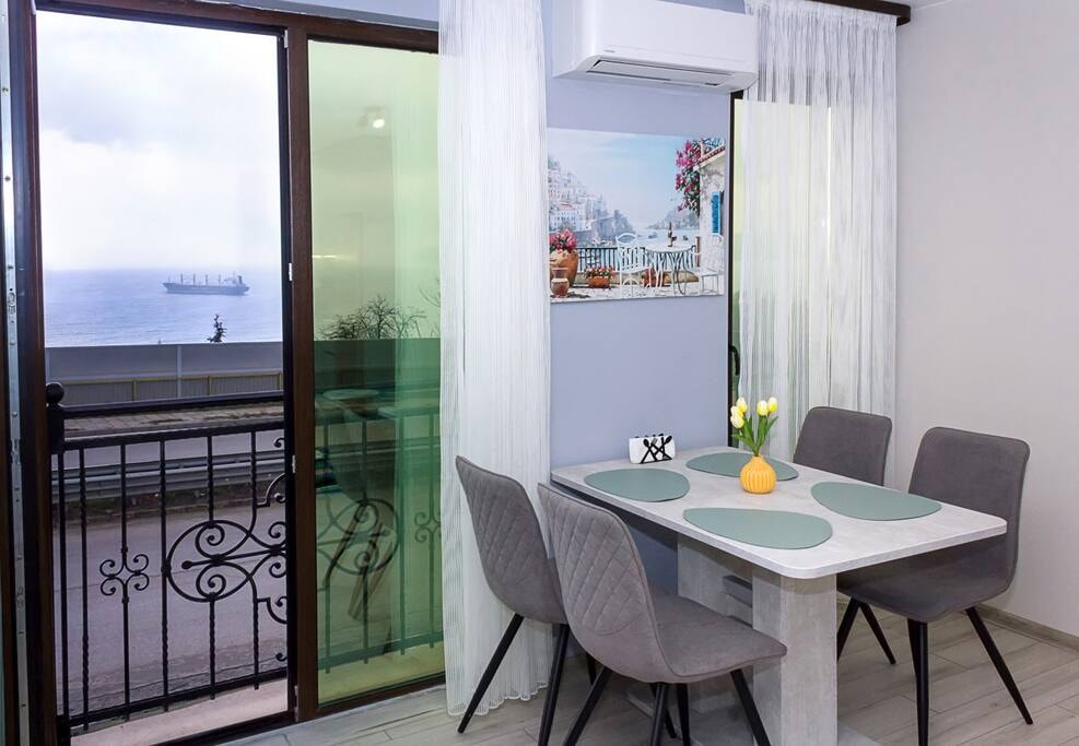 New Colorful 1BD Getaway with an Amazing Sea View Flataway
