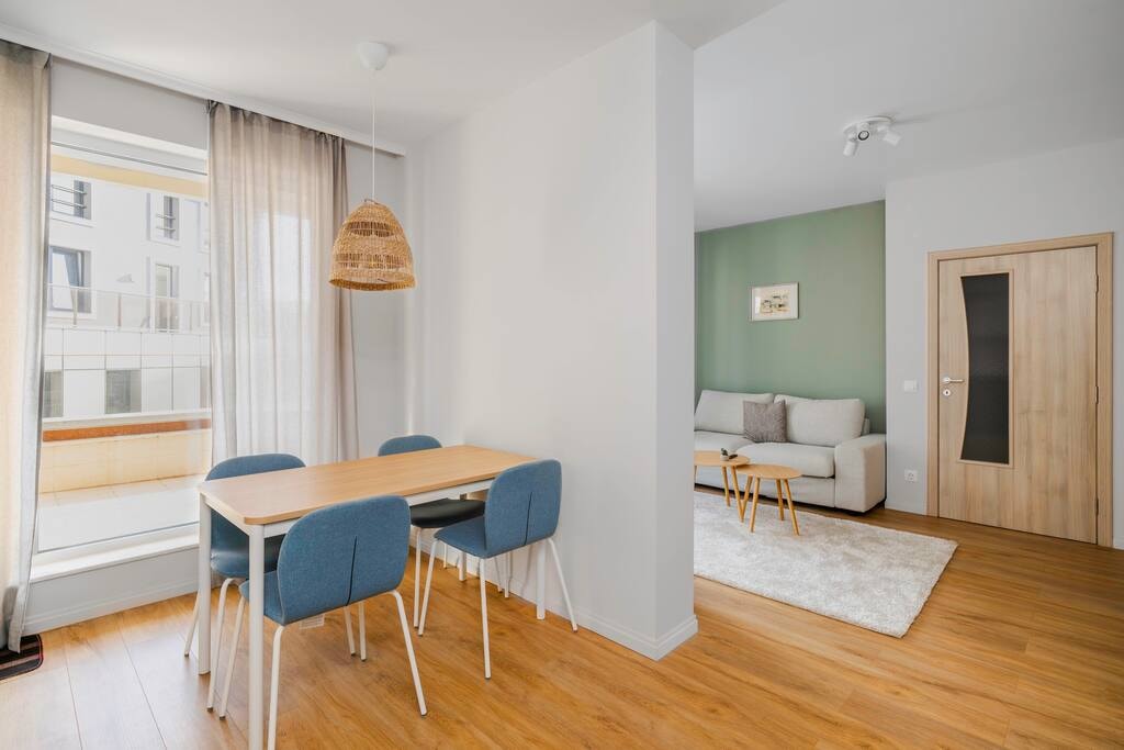 Modern and Central: 1BD Flat with Balcony Flataway