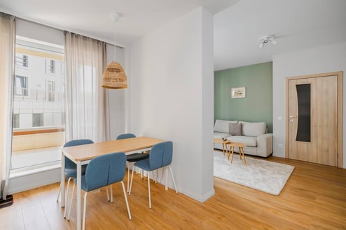 Modern and Central: 1BD Flat with Balcony 0 Flataway