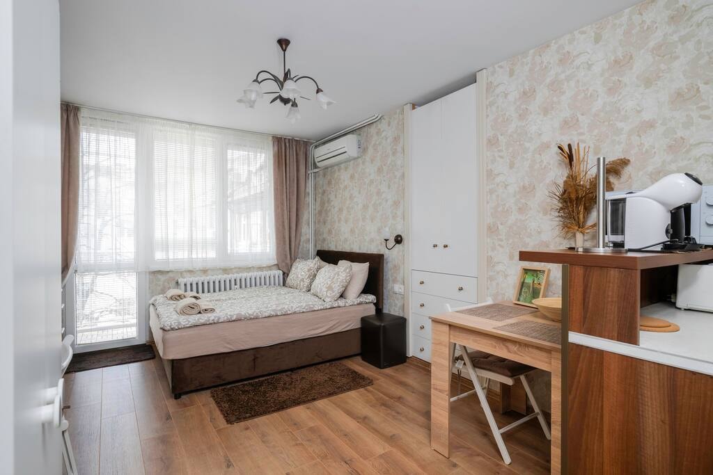Cozy Studio in Top Centre 8 Flat Manager Booking