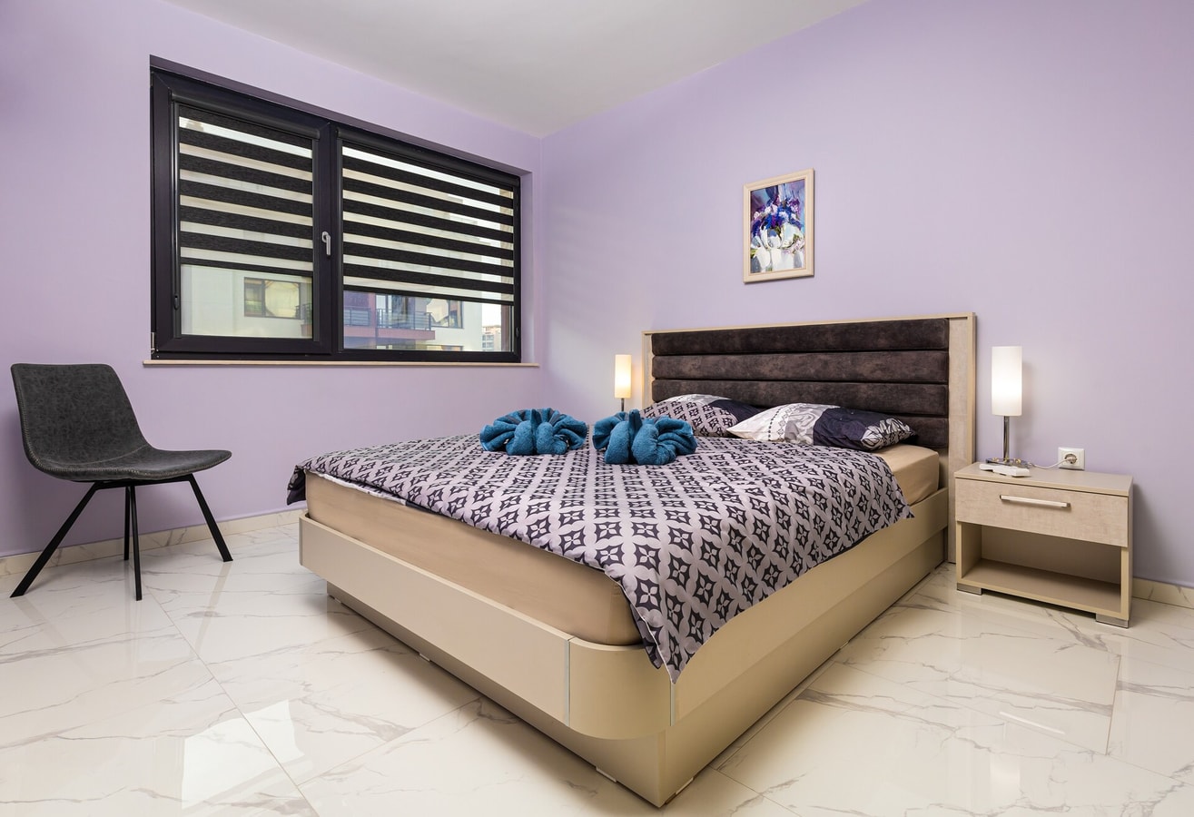 The Purple 1DB Apartment with a Parking Spot Flat Manager Booking