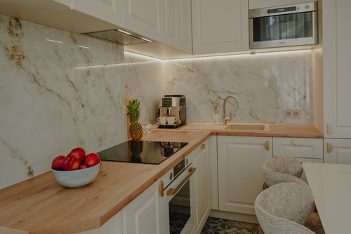 Radoslav Bacho Kiro 2BD · Elegant Escape: High Ceilings, Balcony & Piano 4 Flat Manager Booking