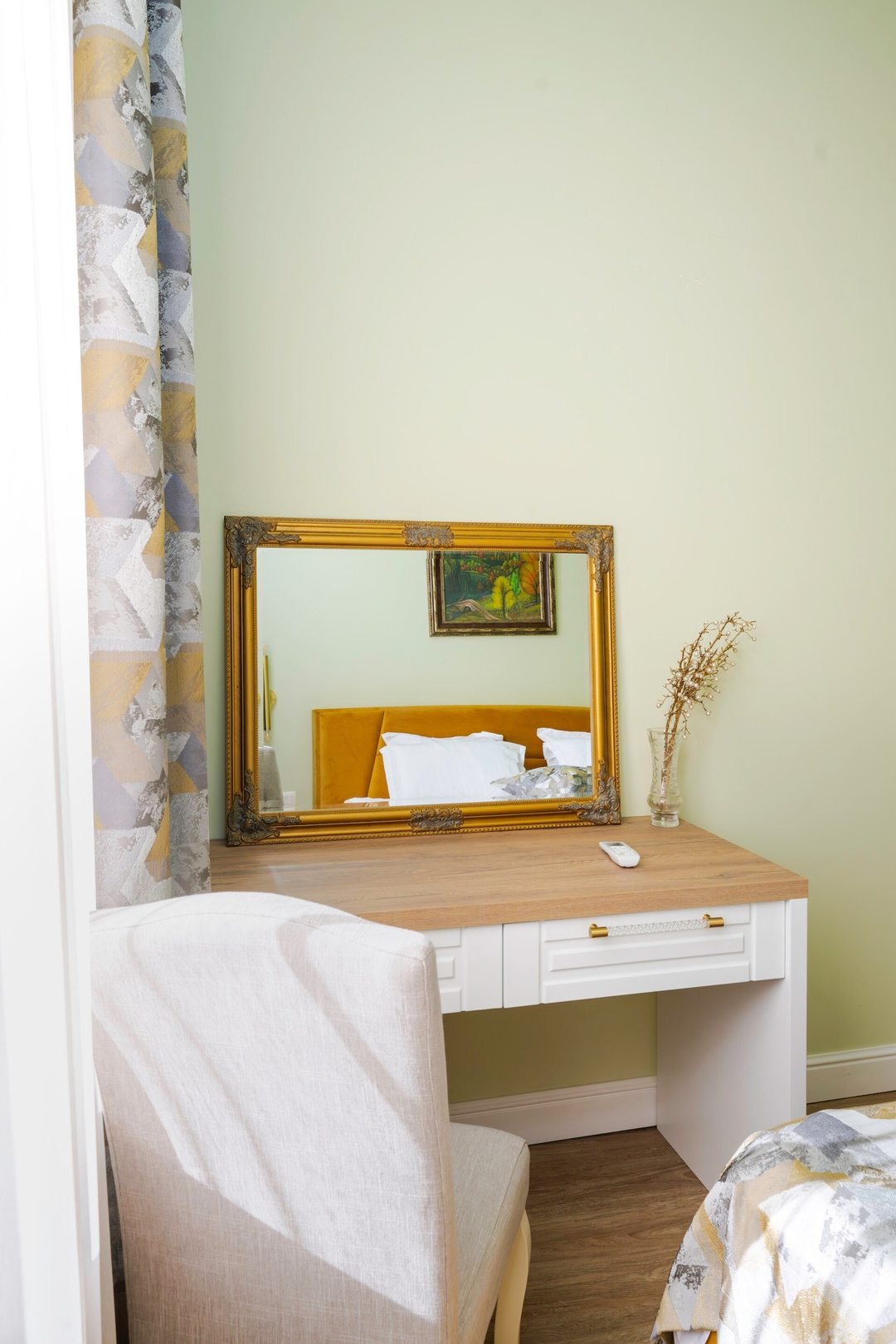 Urban Charm & Comfort: Chic 2BD in Prime Location 16 Flat Manager Booking