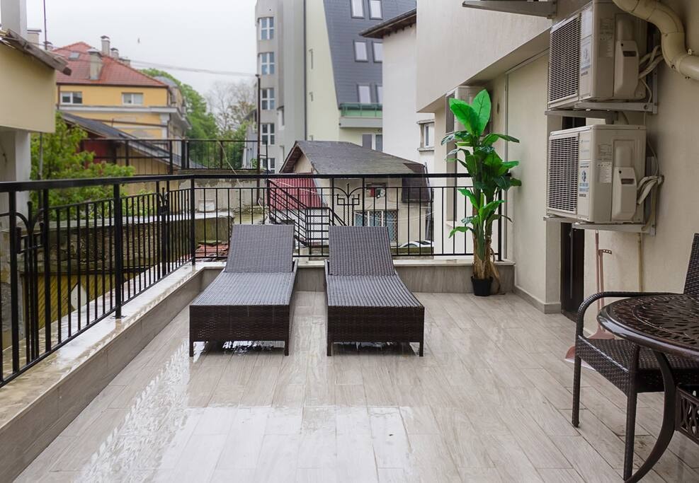 Center оf Varna: 1BD  with terrace & desk Flataway