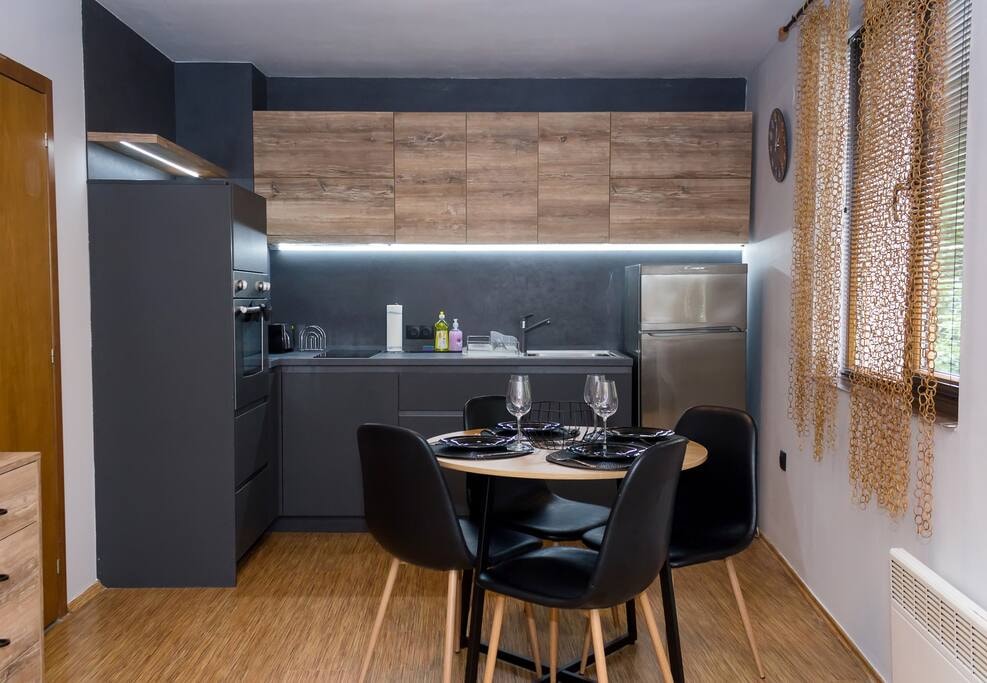 Modern Comfort in Central Varna with WorkSpace Flataway