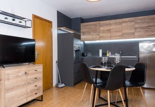 Modern Comfort in Central Varna with WorkSpace 6 Flataway