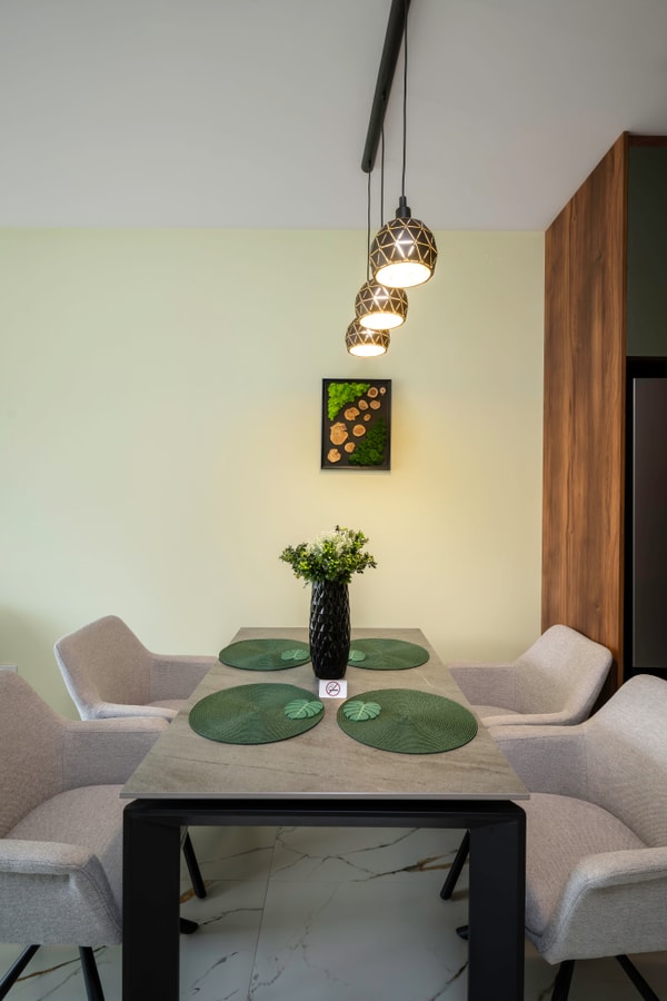 Stylish Urban Haven with Dedicated Parking Spot 7 Flat Manager Booking