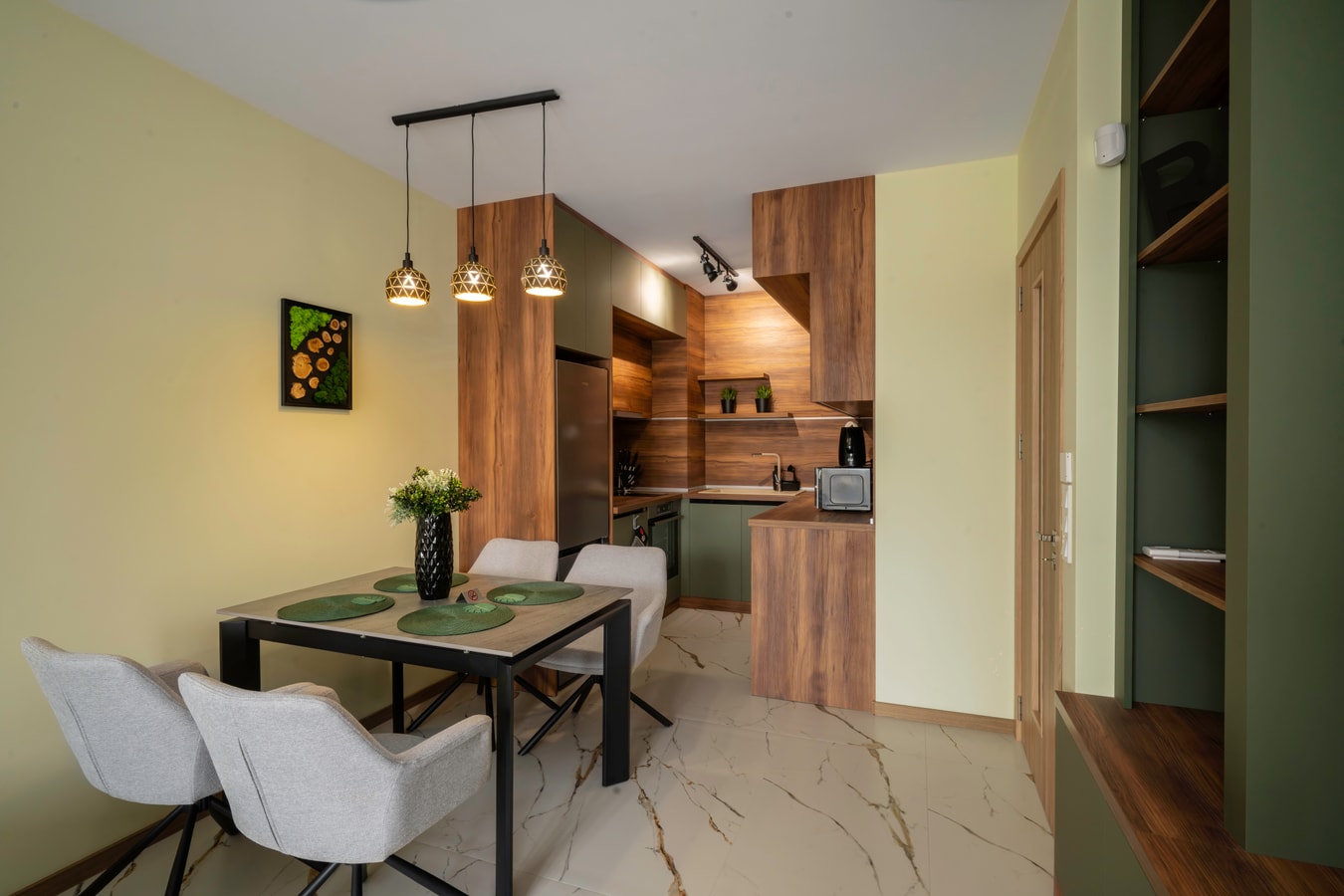 Stylish Urban Haven with Dedicated Parking Spot 6 Flat Manager Booking