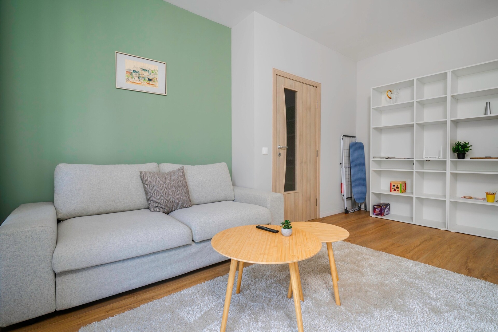 Modern and Central: 1BD Flat with Balcony 6 Flat Manager Booking